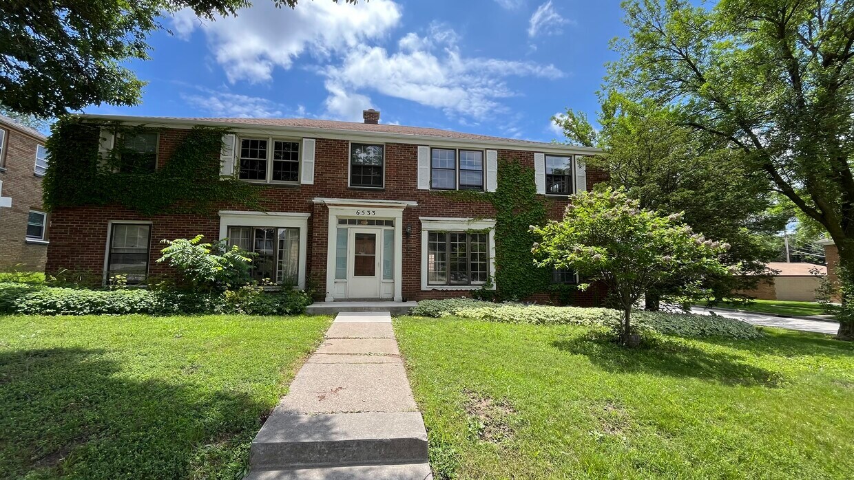 Foto principal - 6533 W Center St