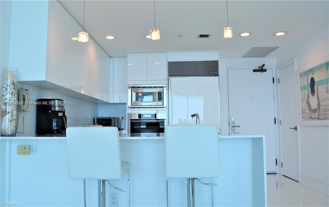 Foto del edificio - 2 br, 2 bath Condo - 6799 Collins Ave Apt 704