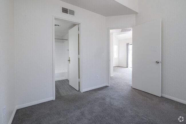 2BR, 2BA - 641SF - Primary Bedroom - Mountain Vista