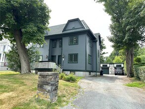 Building Photo - 87 Roseneath Ave