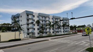 Building Photo - 2575 SW 27th Ave