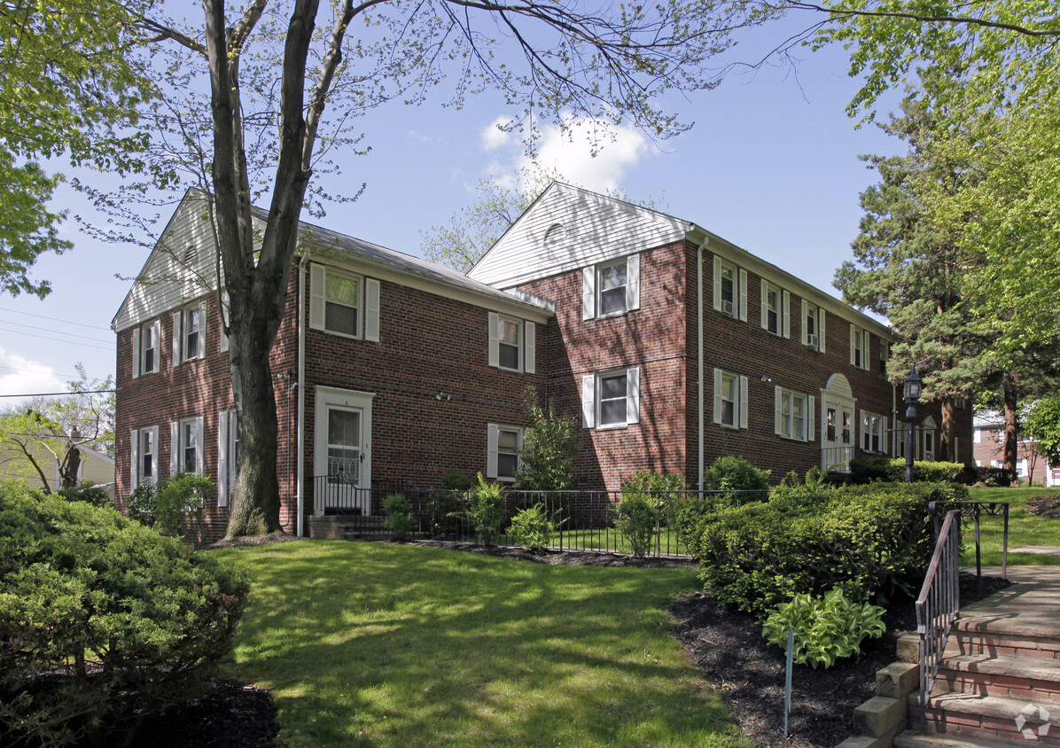 Primary Photo - Willowmere Court Apartments