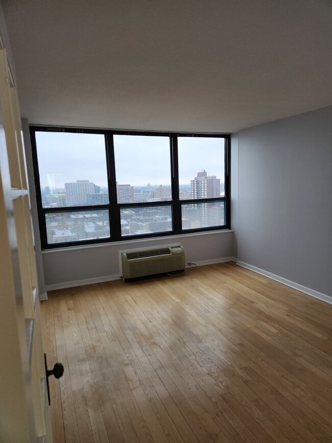 Building Photo - 5100 N Marine Dr
