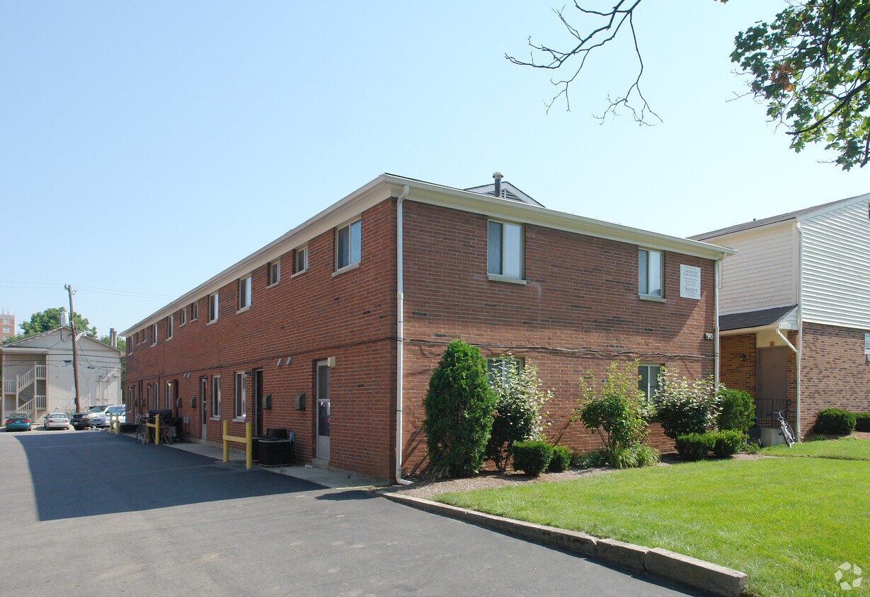 Building Photo - 90 W 9th Ave