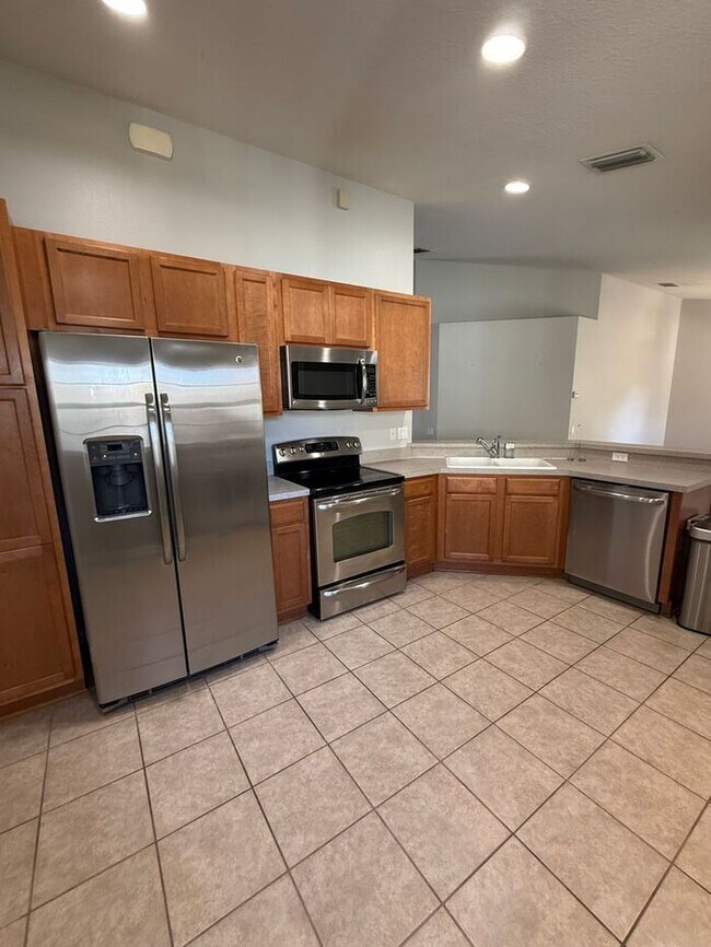 Foto del edificio - 3BR 2BA w/ Screened Patio + Pool/Gym Access in Gated Villa Serena