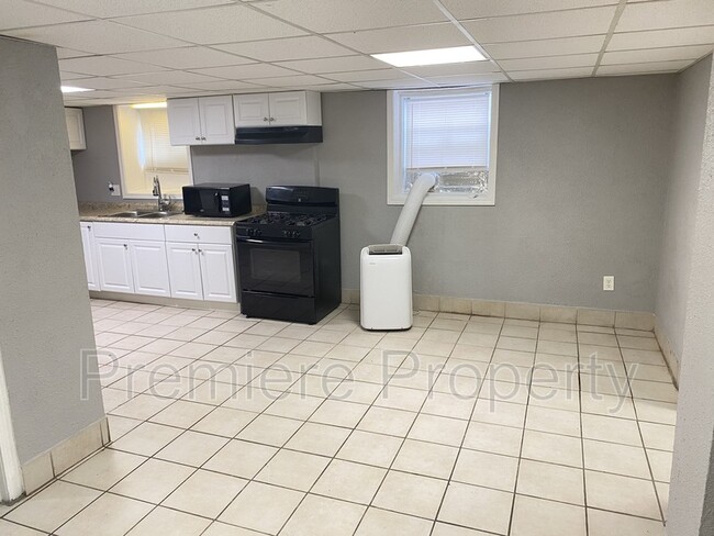 Building Photo - 137 N Lawn Ave