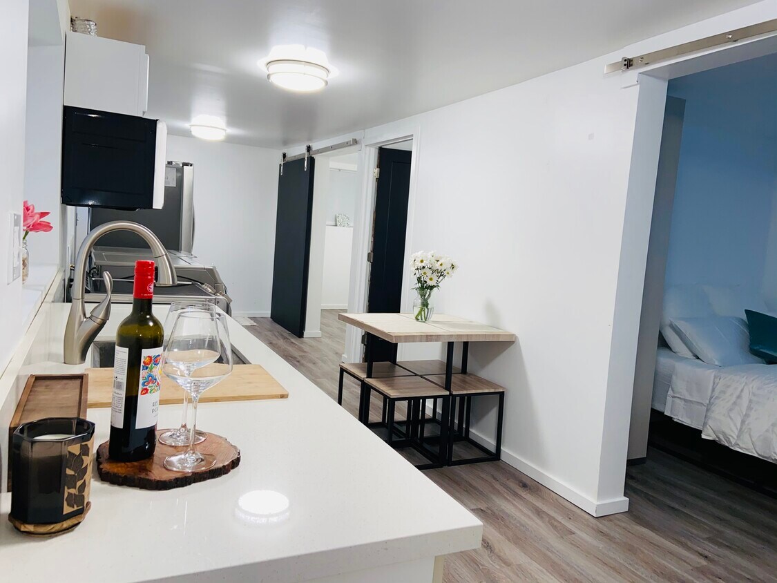 Foto principal - 2440 Wickstrom Pl SW