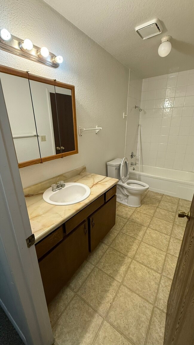 Foto del edificio - 834 E Cedar Ct