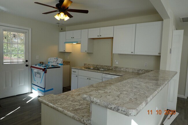 Building Photo - Completed Renovated Single Home for Rent i...
