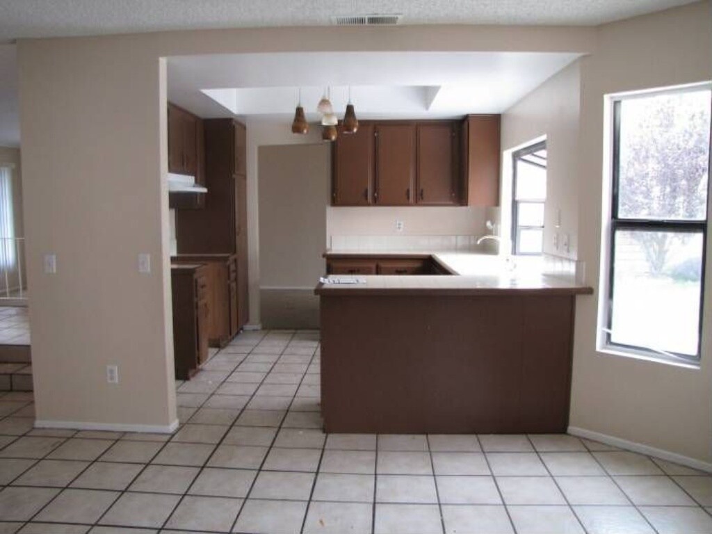 Foto del edificio - !! BIGG TWO STORY HOME MOVE IN READY TODAY !!