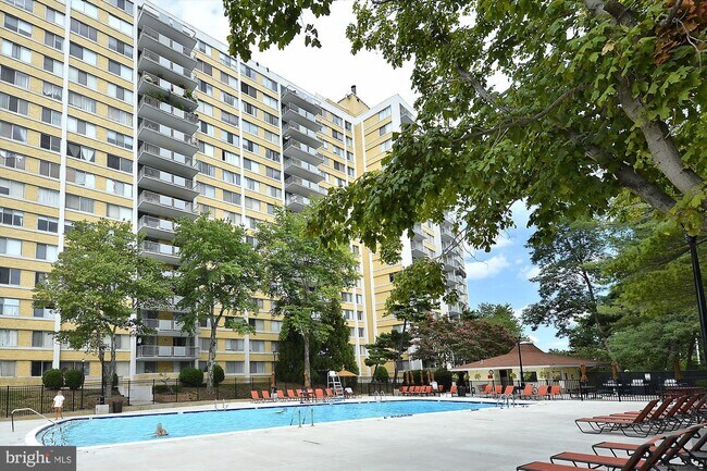 Building Photo - 301 N Beauregard St