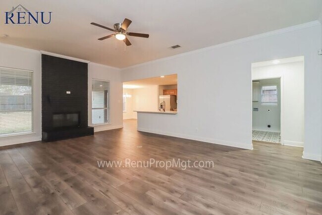 Foto del edificio - AVAILABLE NOW! Fantastic 4 Bedroom, 2 Bath...