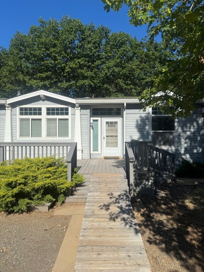 Foto del edificio - 3 BEDROOM COUNTRY HOME IN SHINGLETOWN
