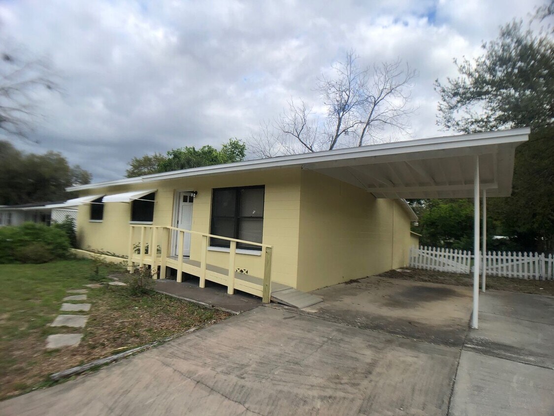Foto principal - 3 bedroom one bath handy cap equipped