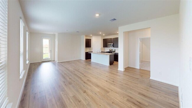 Building Photo - 4809 Sun Fls Dr