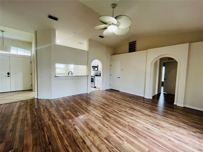 Building Photo - 3519 Kenwood Crossing