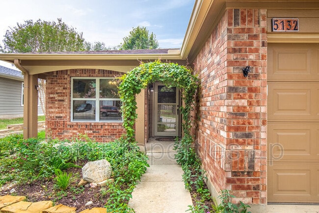 Building Photo - 5132 Columbia Dr