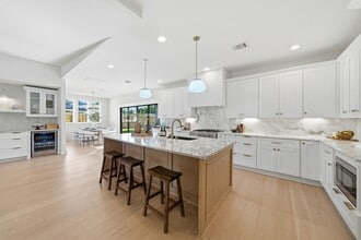 Building Photo - 10159 Brinwood Dr