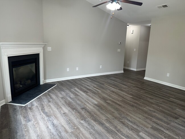 Building Photo - 1525 Hamilton Hills Dr