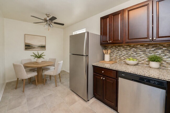 Foto del edificio - Burnt Mill Apartment Homes