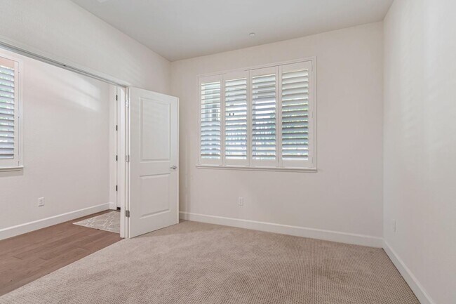 Foto del edificio - 6039 Raleigh Rd