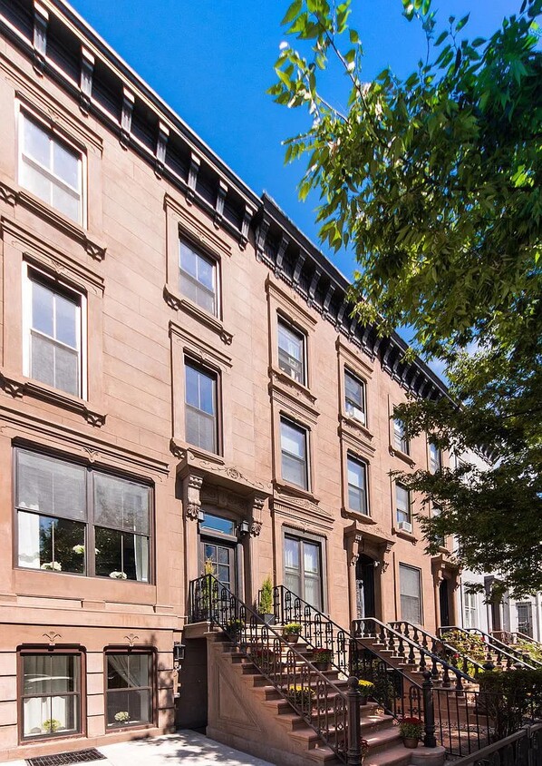 Front of building, street level entry and front yard - 1419 Pacific St