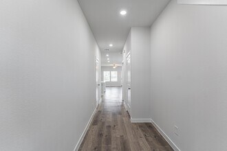 Building Photo - 134 Alset Dr