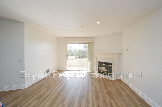 Building Photo - 2713 Antonio Dr