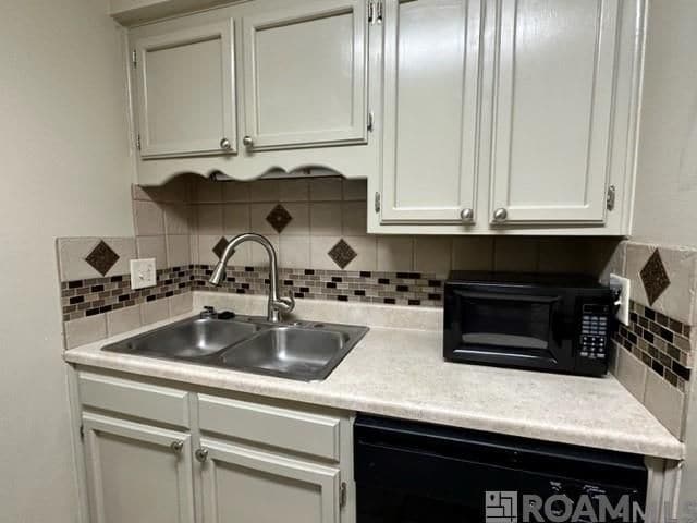 Building Photo - 5232 BUTTERCREEK LN, F6