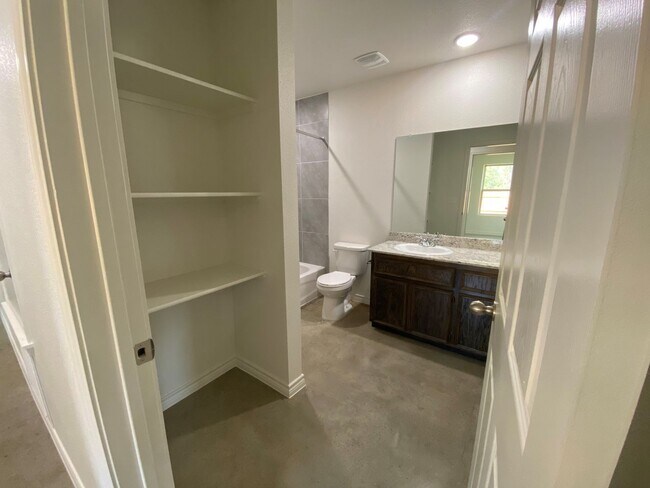 Foto del edificio - 2302 Zanoletti Ct