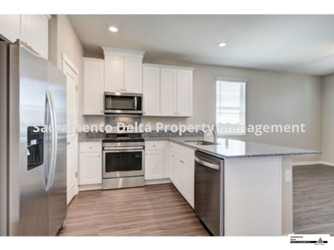 Building Photo - Model Unit in West Sac Development 2bed/2....