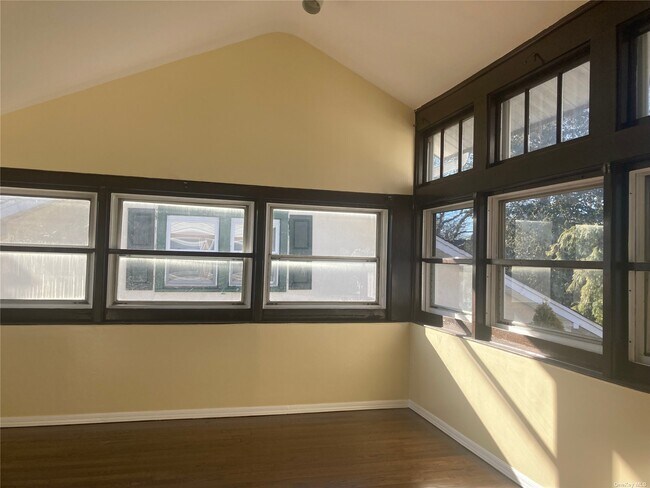 Foto del edificio - 2494 Parkview Pl