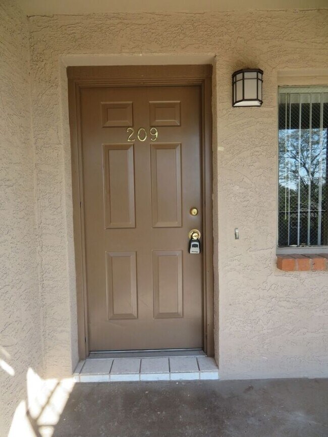 Foto del edificio - 17 E Ruth Ave