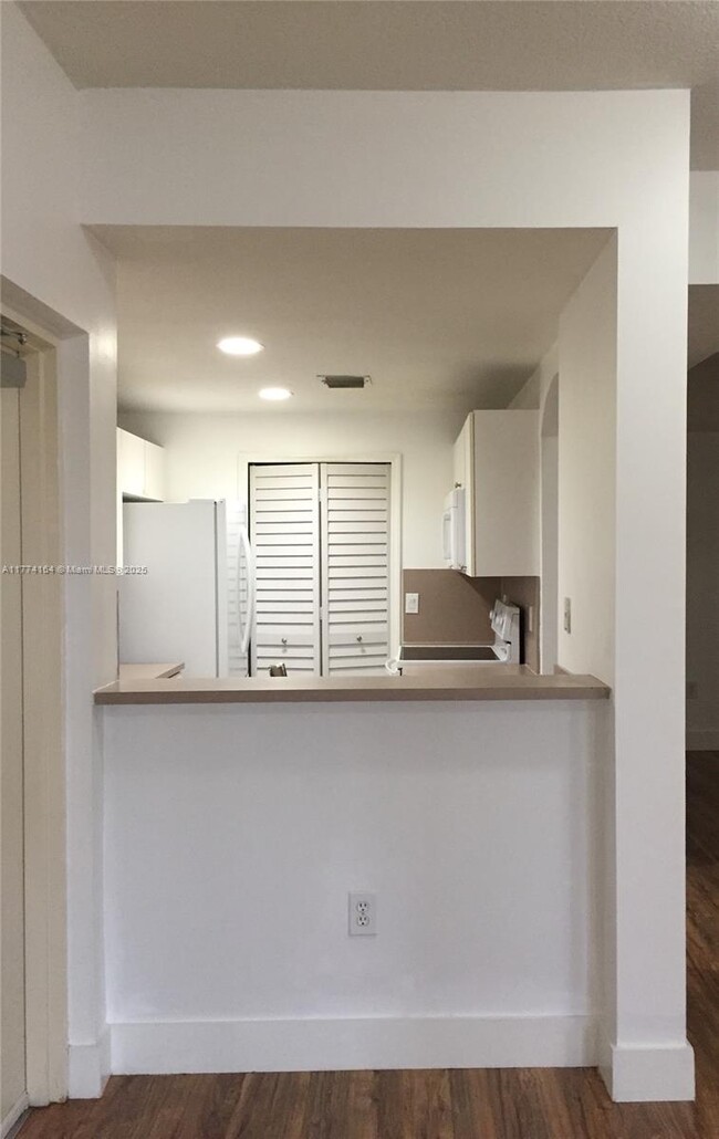 Foto del edificio - 6740 NW 114th Ave