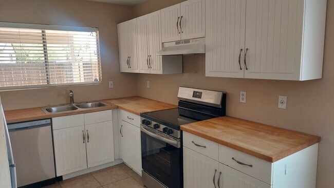 Foto del edificio - GREAT CHANDLER LOCATION!
