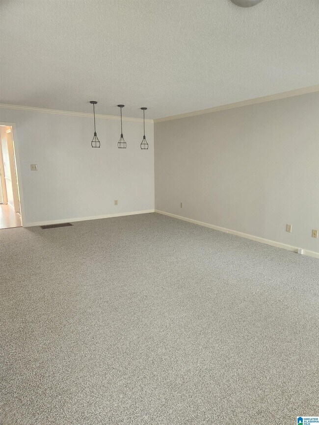 Building Photo - 1675 Ashwood Ln