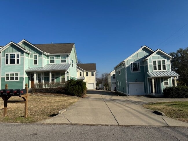 Building Photo - Beautiful custom home in East Nashville!