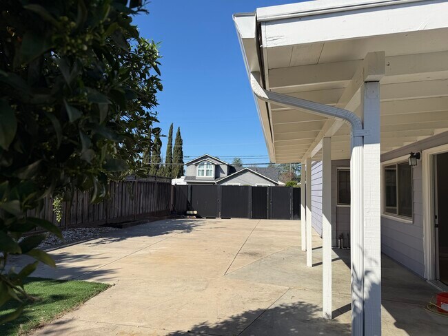 Foto del edificio - 43135 Gatewood St