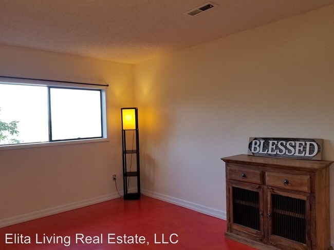 Building Photo - 2 br, 1 bath House - 8125 S 120TH ST #A