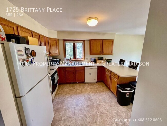 Building Photo - 1725 Brittany Pl