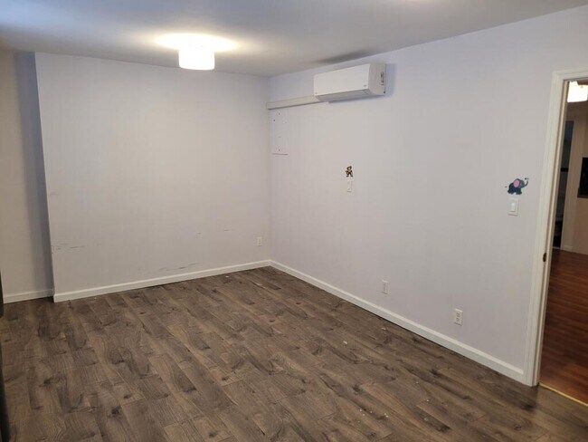 Habitación - 2538 E 12th St