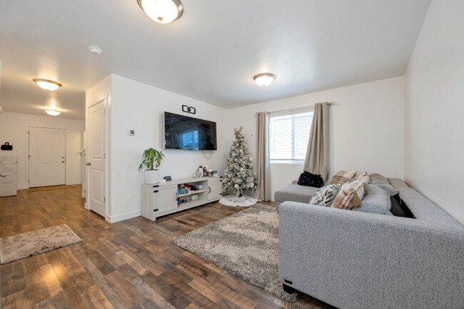 Building Photo - 6828 W Hera Wy