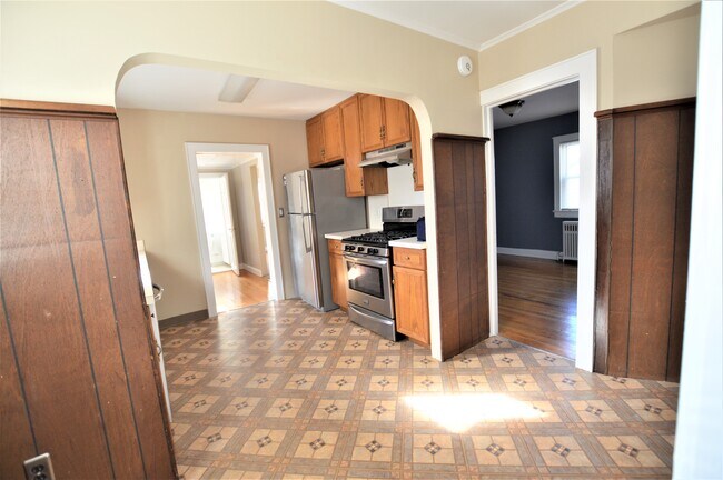 Building Photo - 159 Bentley St