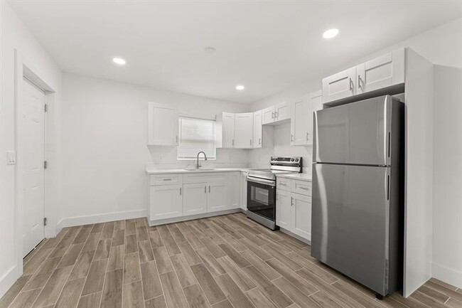 Building Photo - 602 S 13th St