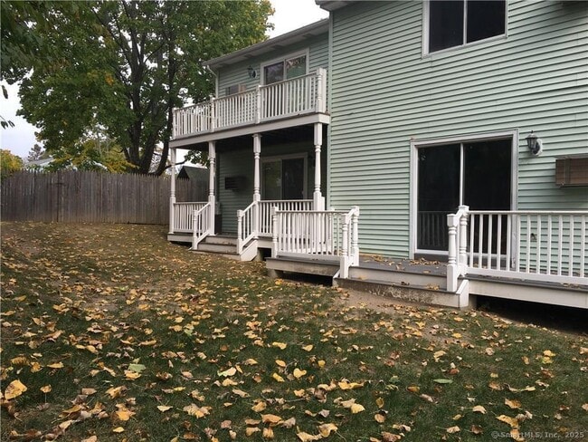 Building Photo - 18 Triangle St