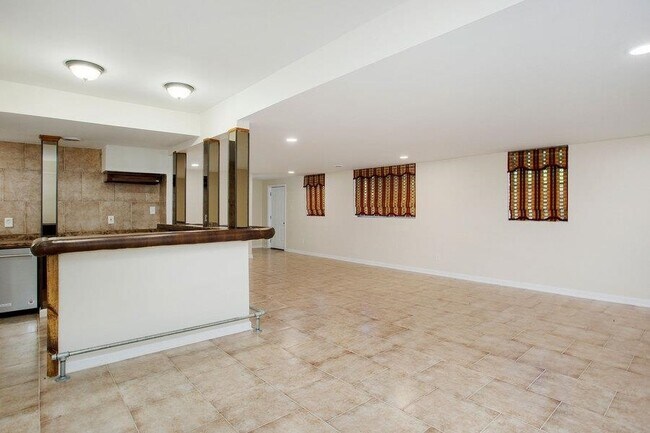 Building Photo - 2837 Hermosa Dr