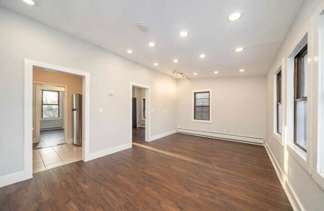 Building Photo - 252 Custer Ave