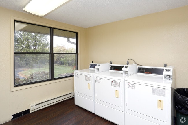 Interior Photo - Dogwood Glen