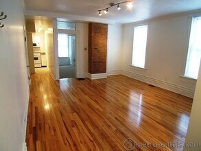 Building Photo - 513 S Lazelle St