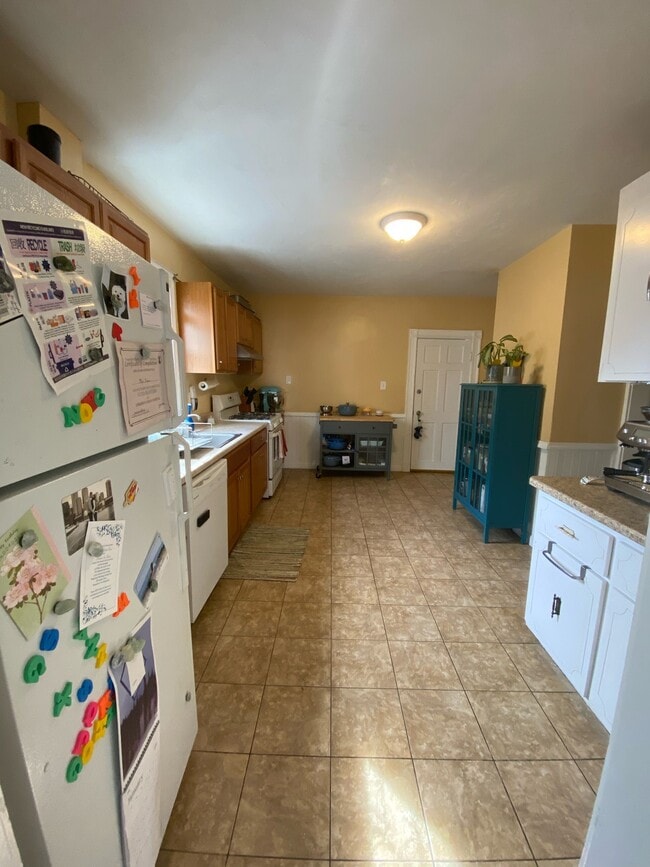 Building Photo - 184 Elm Street, Unit #2